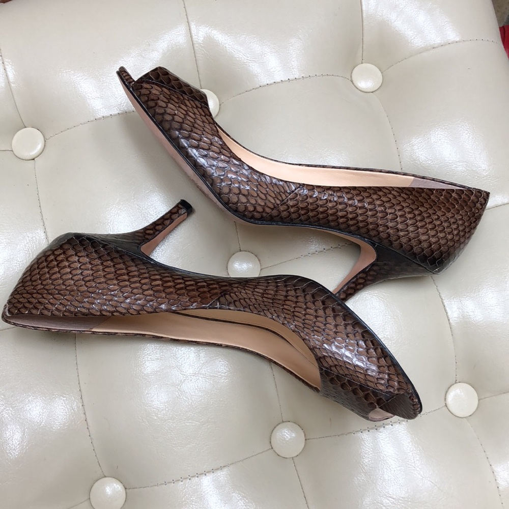 Vince Camuto all leather pump heel shoe, size 7.5 - Picture 3 of 11